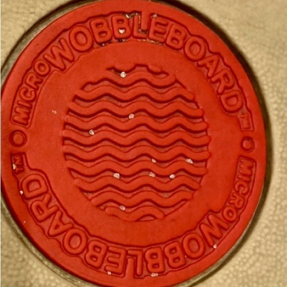 Fitflop gold leather strap sandals with Velcro closing. Wobble board. Size 8. - Picture 7 of 7